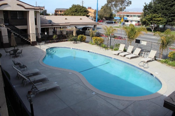 Super 8 by Wyndham Salinas image 13