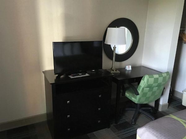 Super 8 by Wyndham Salinas image 20