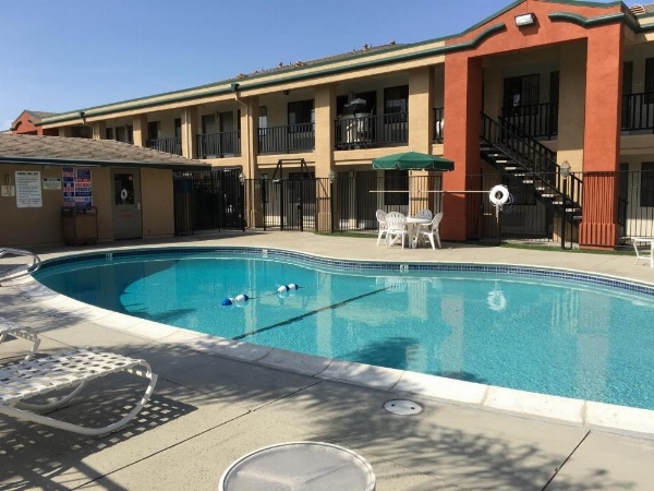 Super 8 by Wyndham Salinas image 24