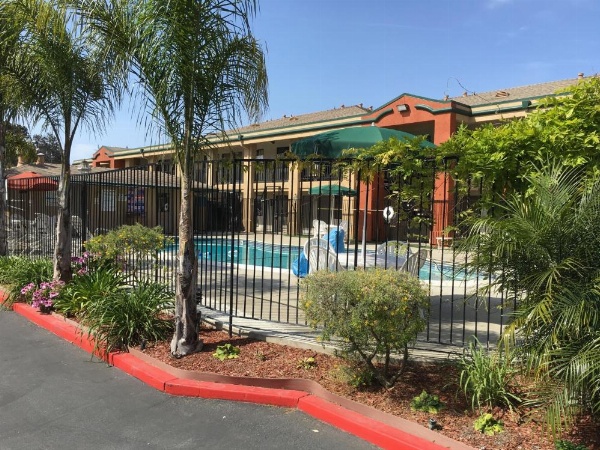 Super 8 by Wyndham Salinas image 27