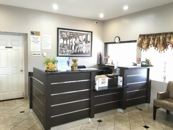 Super 8 by Wyndham Salinas image 29