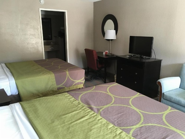 Super 8 by Wyndham Salinas image 30